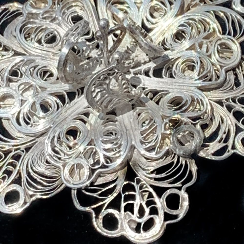 Vtg Hand made artisan intricate  Silver Mexican floral filigree pin 2” d… - Picture 6 of 9